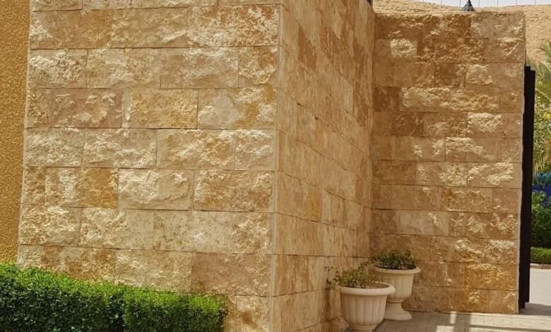 مقاول حجر بالرياض لتنفيذ واجهة جديدة أو تجديد واجهة منزلك، يقدم الزبير رضا الباكستاني خدمات تركيب حجر الرياض وتنفيذ الواجهات الحجرية للفلل والمنازل